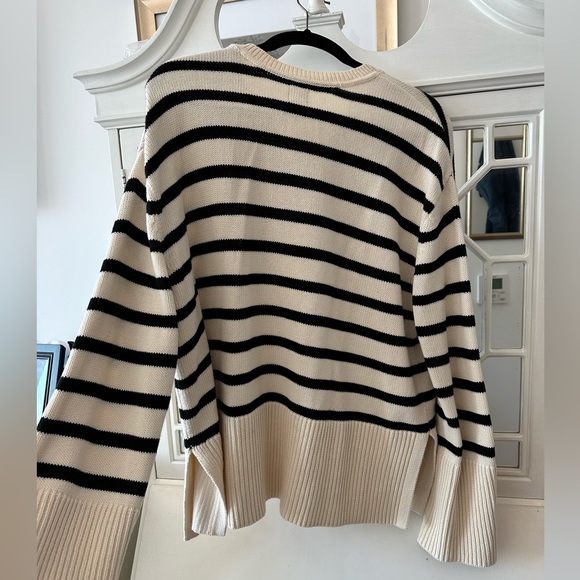 GAP 24/7 Split-Hem Crewneck Sweater - Picture 3 of 8